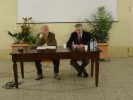  Ugo Finetti con Massimo Caprara, nel salone dell'Oratorio